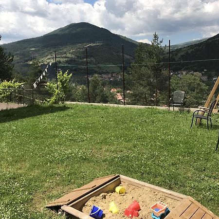 Mala Planina Guest House Iskrets Exterior photo